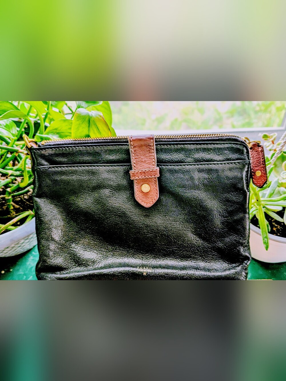 Fossil leather clutch/wristlet